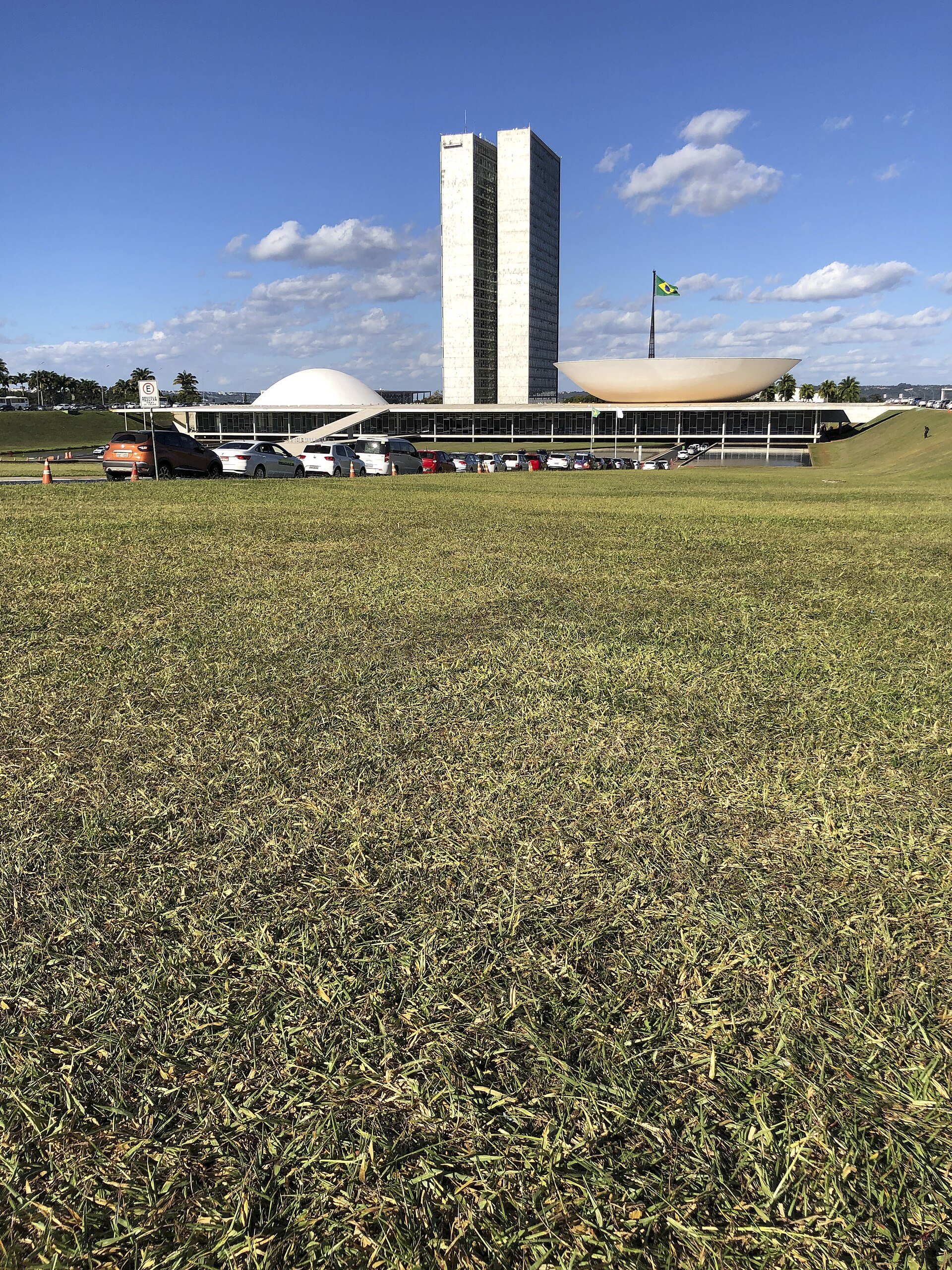 Congresso Nacional, em Brasília; a cúpula côncava abriga o plenário da Câmara